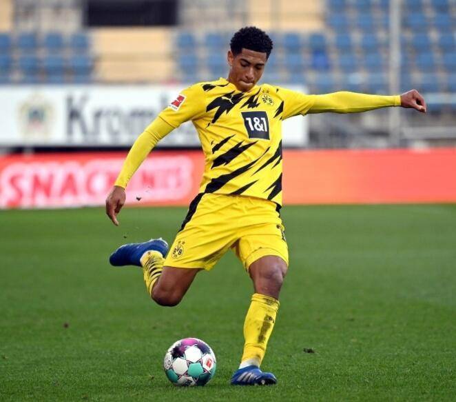 斗鱼×黄鹤楼裸眼3D先导片震撼发布，拉开斗鱼9周年鱼乐盛典序幕