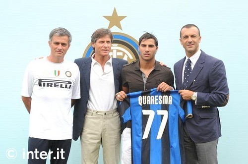 视频：Uzi名人堂皮肤幕后故事 ｜ 薇恩、殿堂传奇 卡莎和联盟不朽 卡莎原画