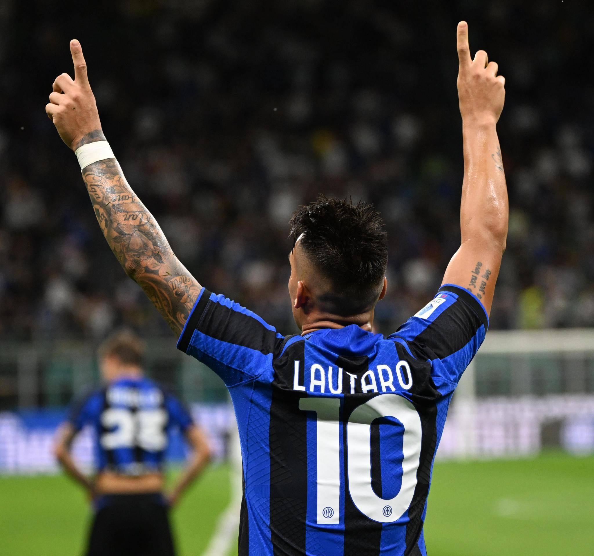 国安新帅，亚冠曾被张稀哲铲伤，如今成师徒