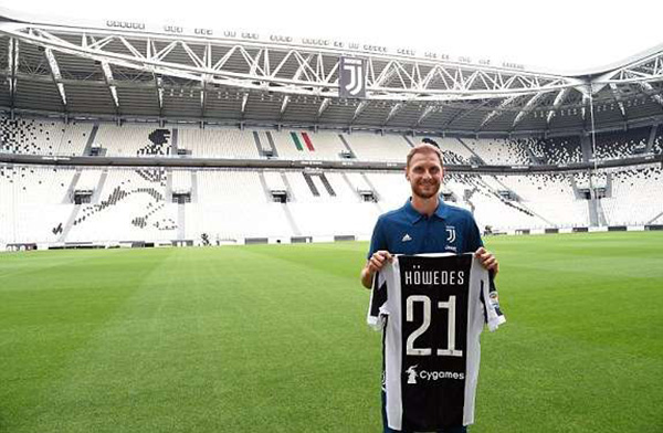 温格：C罗是运动员而梅西是艺术家 我更欣赏后者